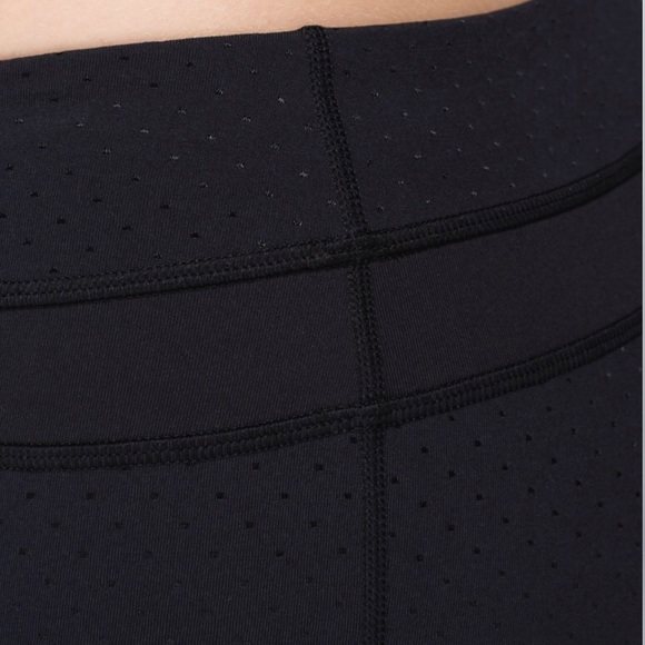 Lululemon Skinny Groove Pant *Full-On Luon
Shine Dot Black / Black Size 4 - Picture 4 of 8